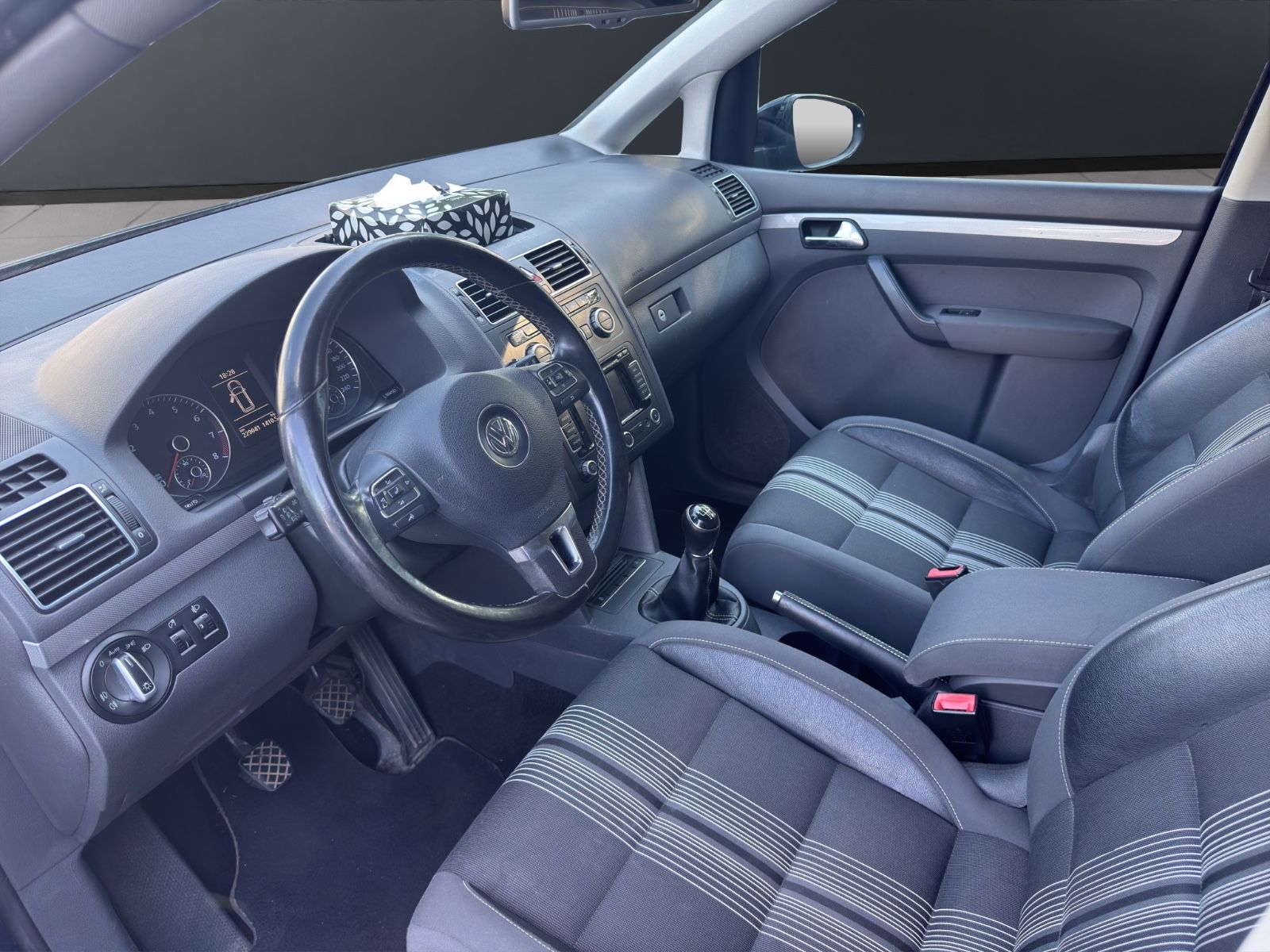 Fahrzeugabbildung Volkswagen Touran Match*7Sitzer*6*Gang*Steuerkette*Neu