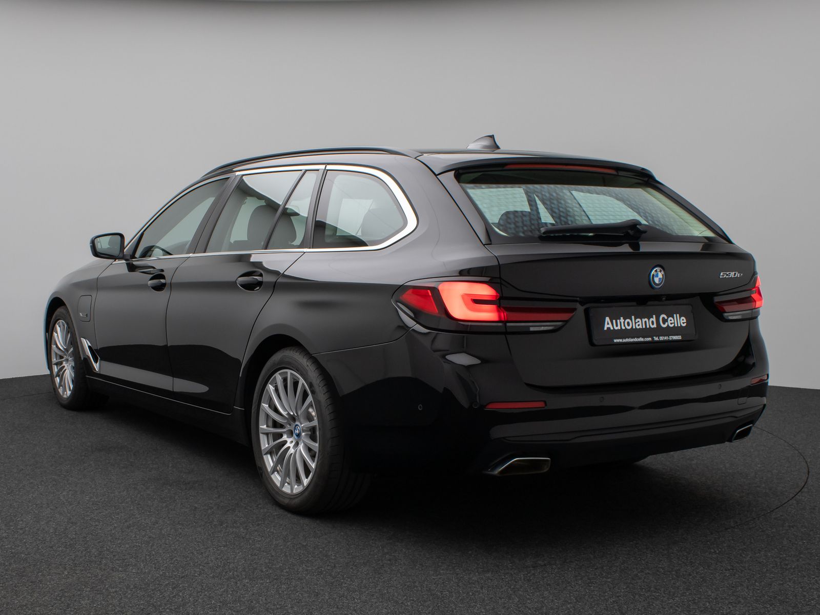 Fahrzeugabbildung BMW 530e Kamera DAB CockPitPro Stop&Go Alarm LED