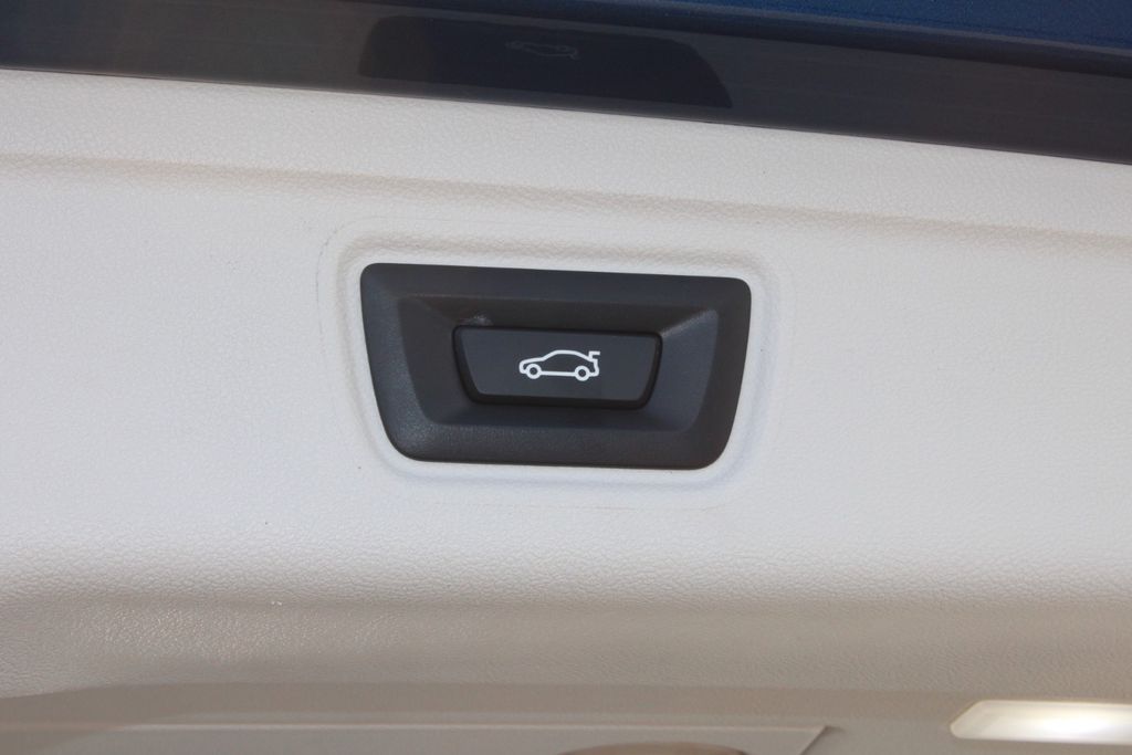BMW 320d xDrive Touring AUT LED SHZ NAVI PDC ALU