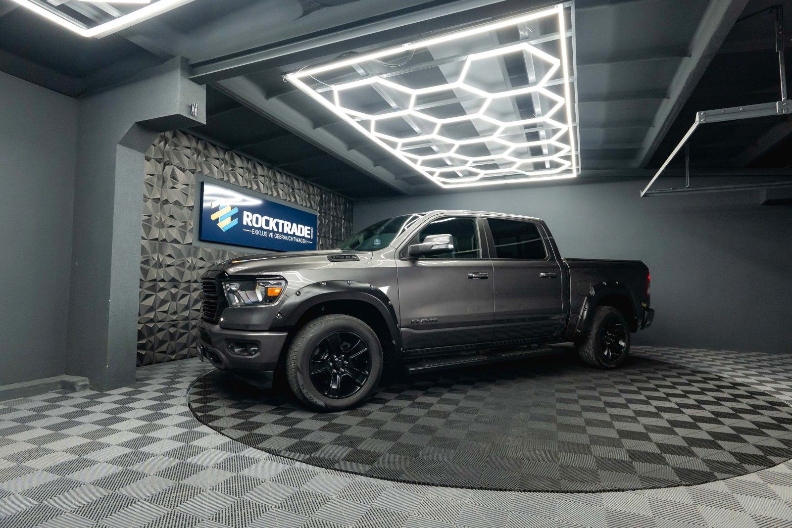 Fahrzeugabbildung Dodge RAM 5.7 V8 HEMI 4x4 LPG BRC Offroad Night-Paket