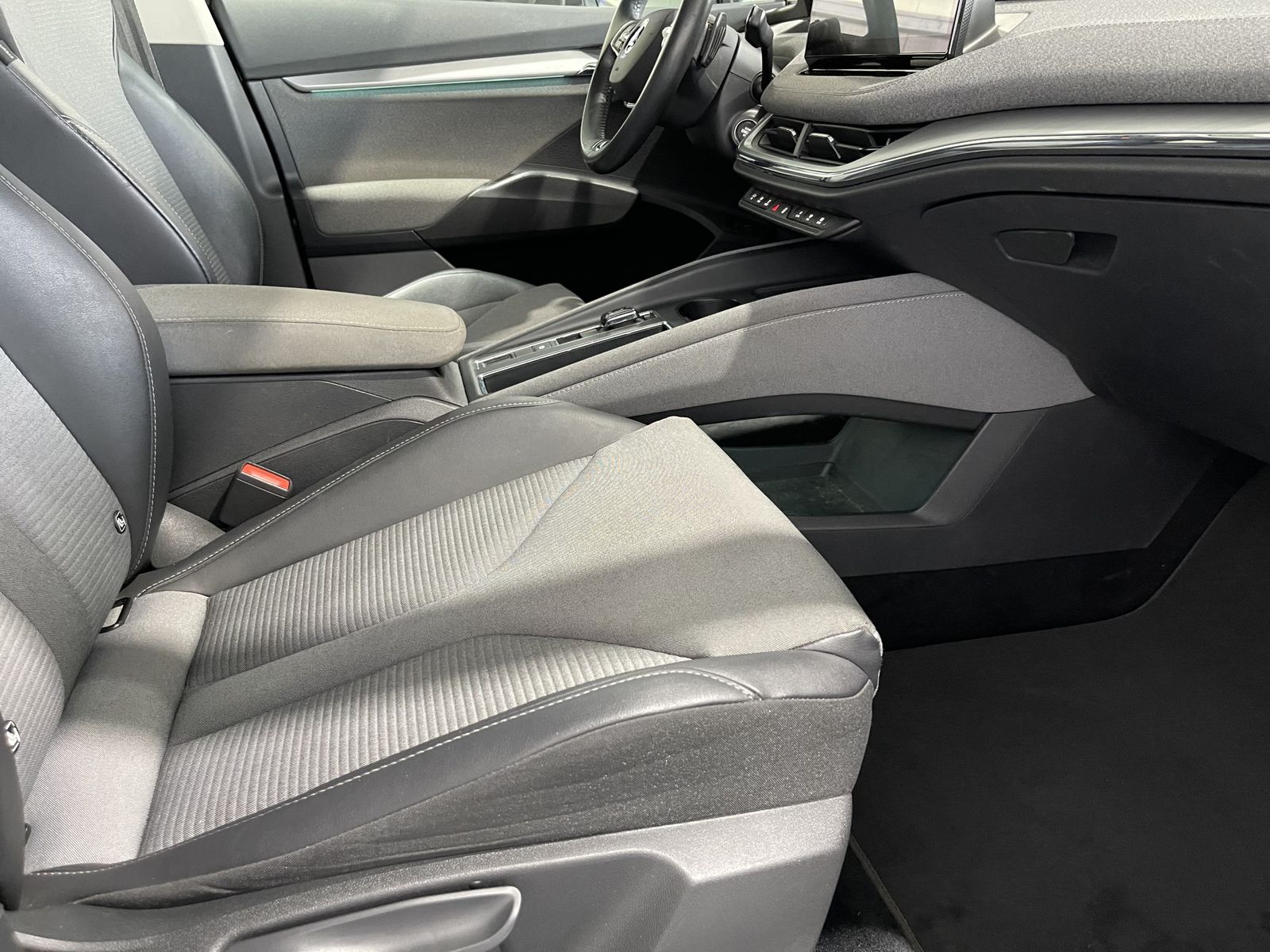 Fahrzeugabbildung SKODA Enyaq 60 Loft*LED-Matrix*Cam*WP*Navi*21Zoll*