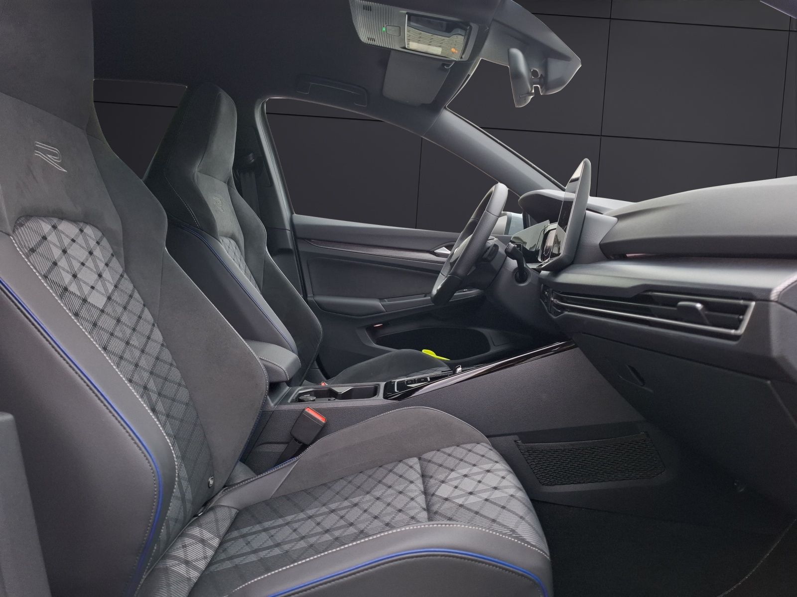 Fahrzeugabbildung Volkswagen Golf VIII Variant eTSI R-Line DSG Standhzg. LED