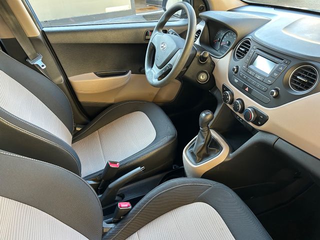 Fahrzeugabbildung Hyundai i10 +NaviZB+AllwetterRäder+Klima+Servo+USB