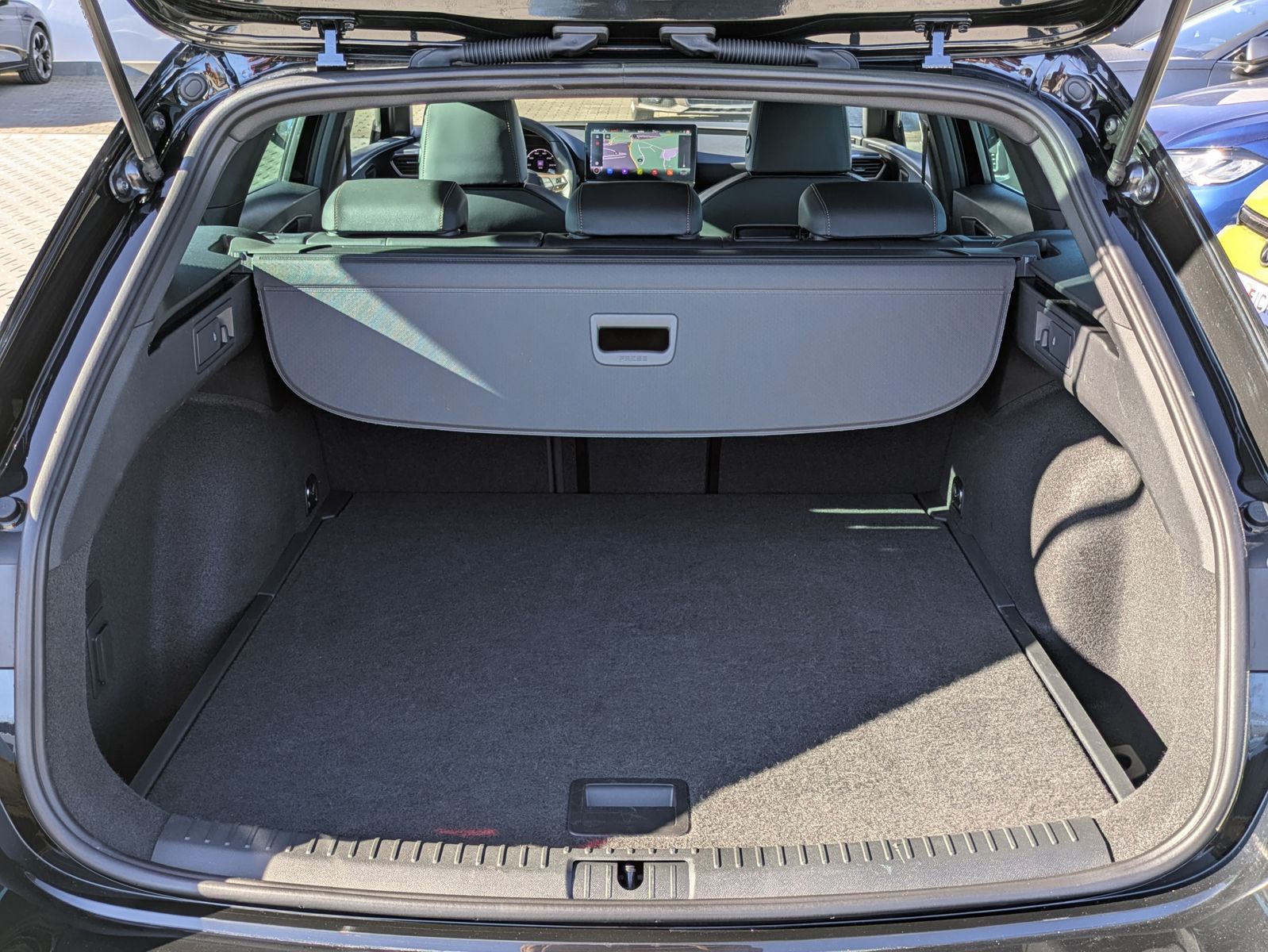 Fahrzeugabbildung CUPRA Leon 1.5 eTSI DSG MATRIX-LED*ACC*APP*KAMERA*18"