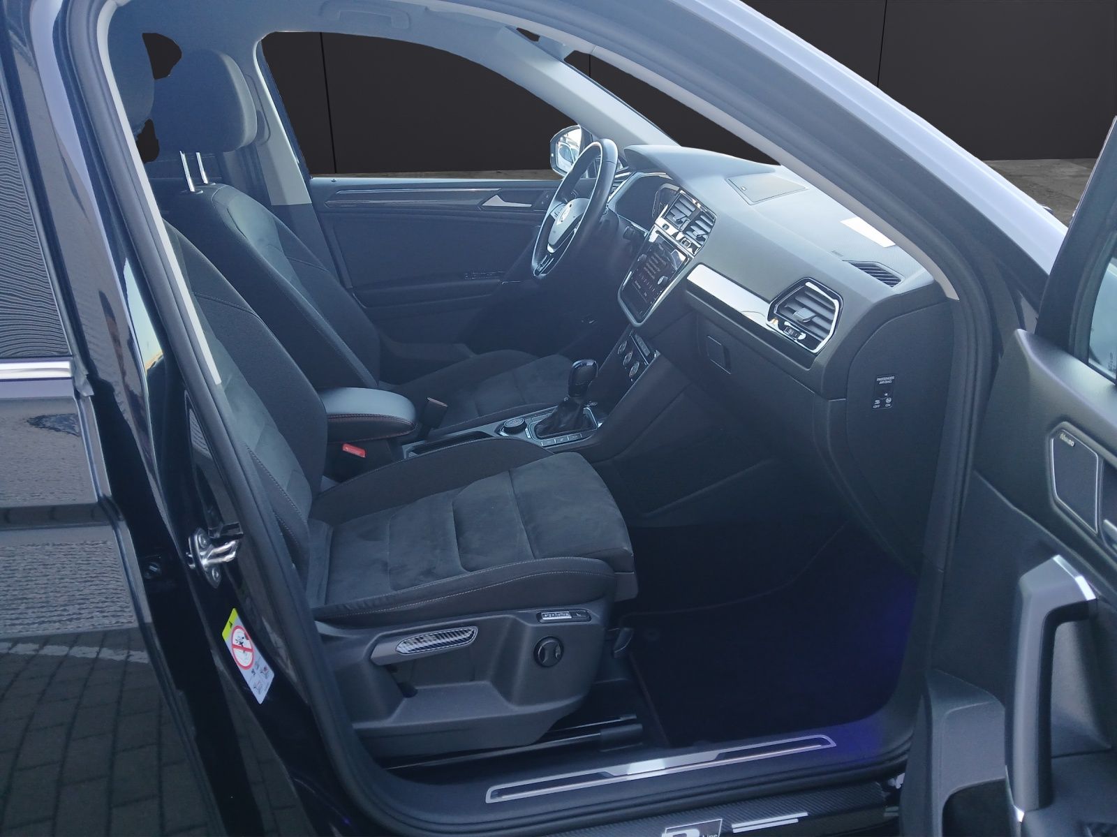 Fahrzeugabbildung Volkswagen Tiguan Allspace TDI Highline DSG 4M R-Line LED A