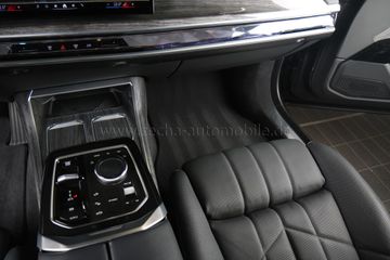 BMW 750 - 8