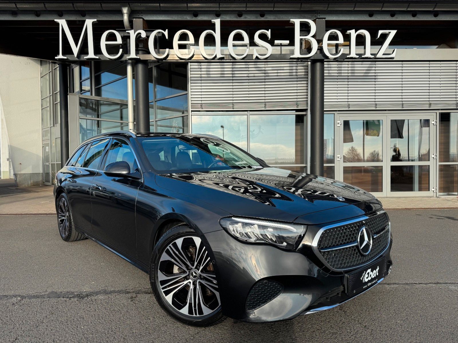 Fahrzeugabbildung Mercedes-Benz E 220d T Avantgarde+Pano+DistrPro+AHK+RFK+MBUX