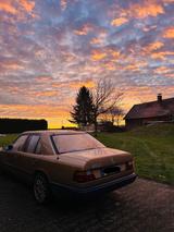 Mercedes-Benz Oldtimer. Mercedes Daimler-Benz E300 / W124 - Mercedes-Benz E 300 aus 1985