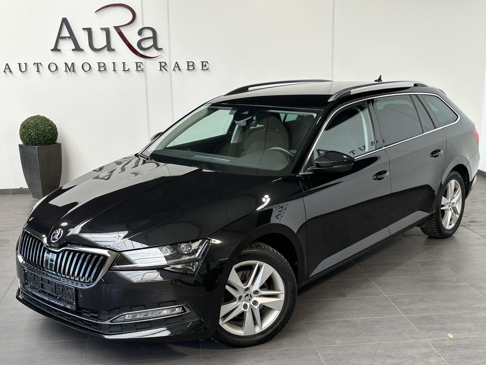 Fahrzeugabbildung SKODA Superb Combi 2.0 TSI DSG Style NAV+LED+ACC+AHK