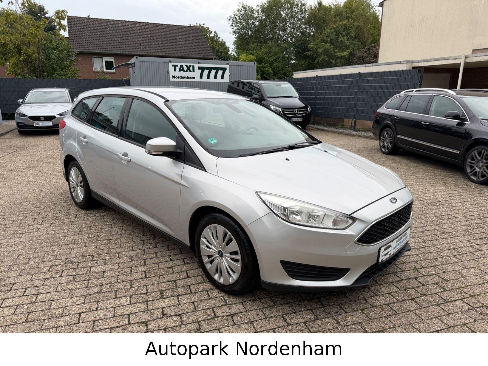 Ford Focus 2014 — interior