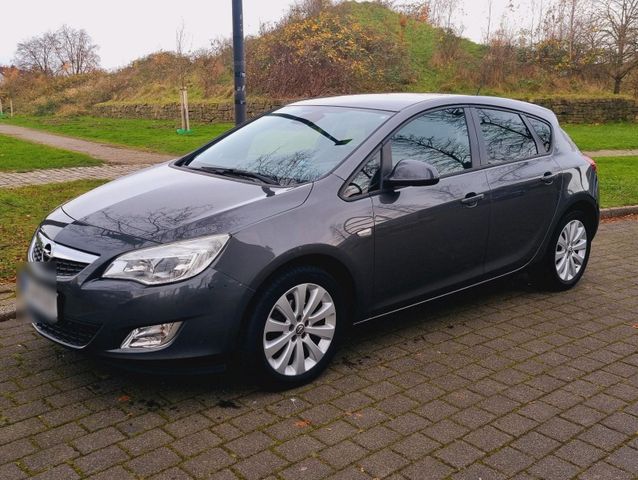 Opel Astra J scheckheft gepflegt 2te Hand ...