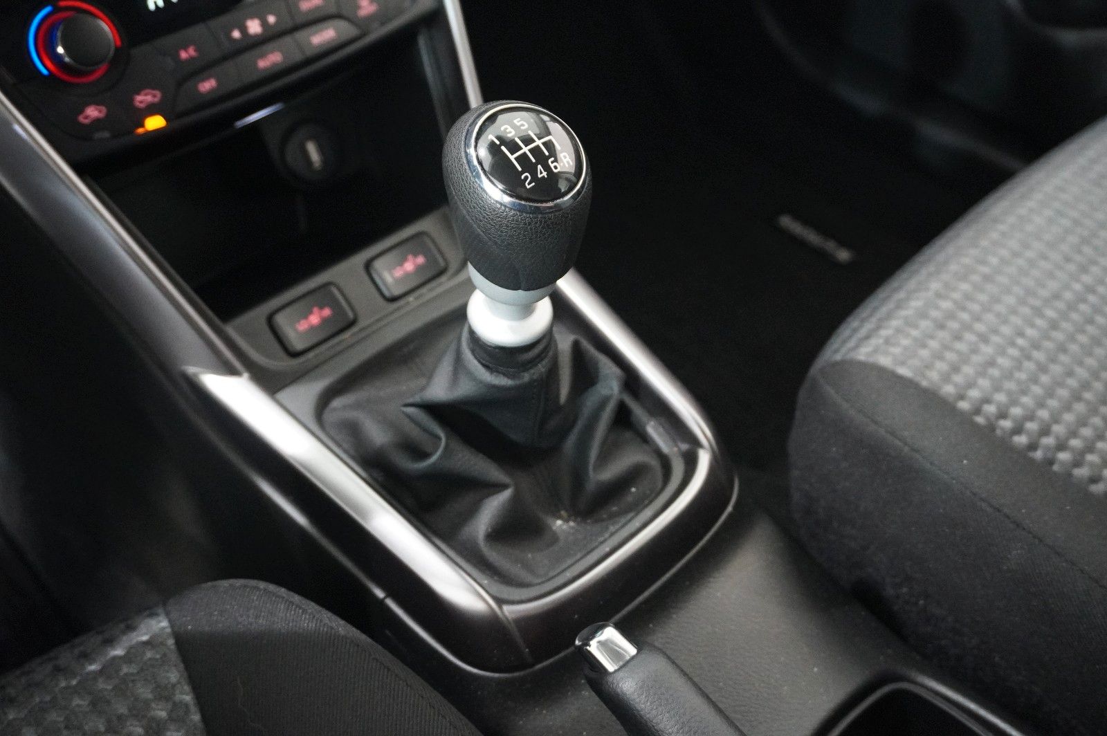Fahrzeugabbildung Suzuki (SX4) S-Cross 1.4 COMFORT NAVI/LED/KAMERA/SH/DAB