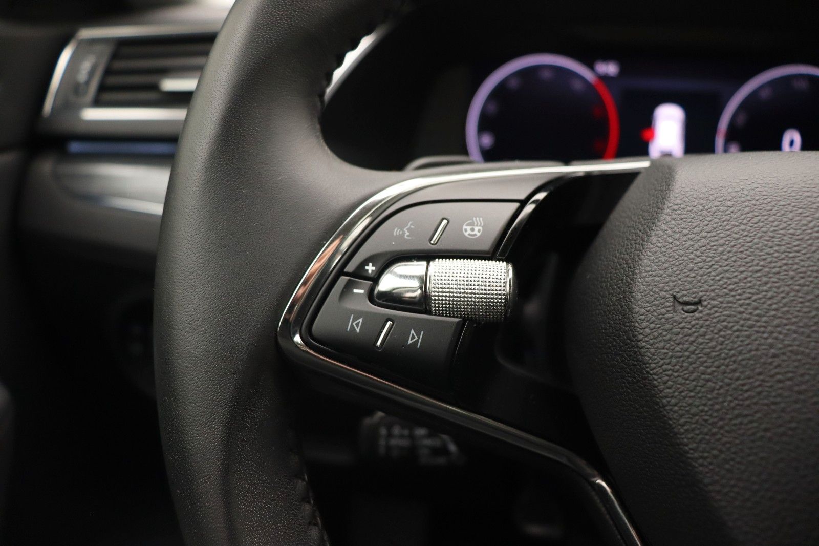 Fahrzeugabbildung SKODA Superb Combi 2.0 TDI Premium Edition Standheiz.