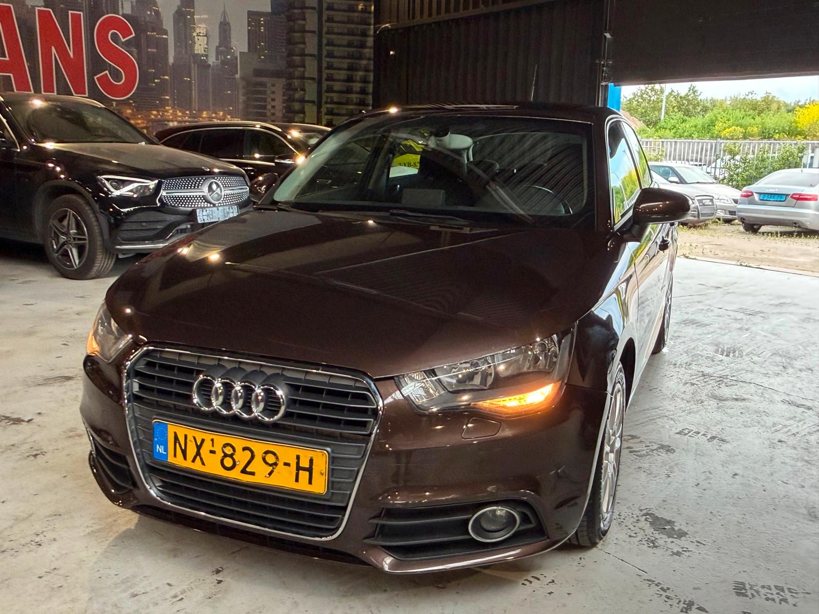 Audi A1 Sportback 1.6 TDI S Pro-Line 2014 Clima/Navi/