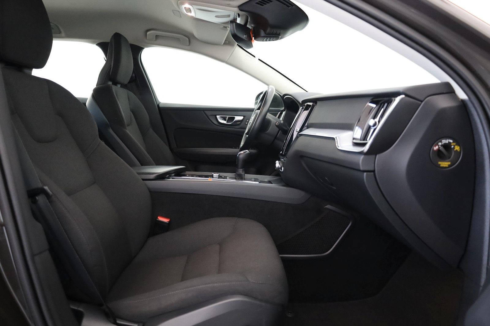 Fahrzeugabbildung Volvo V60 Momentum Pro,Navi,LED,SH,Kamera,DAB,