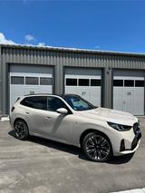 BMW X3 xDrive30e Vollausstattung - BMW X3 mit Hybrid-Antrieb: Beige