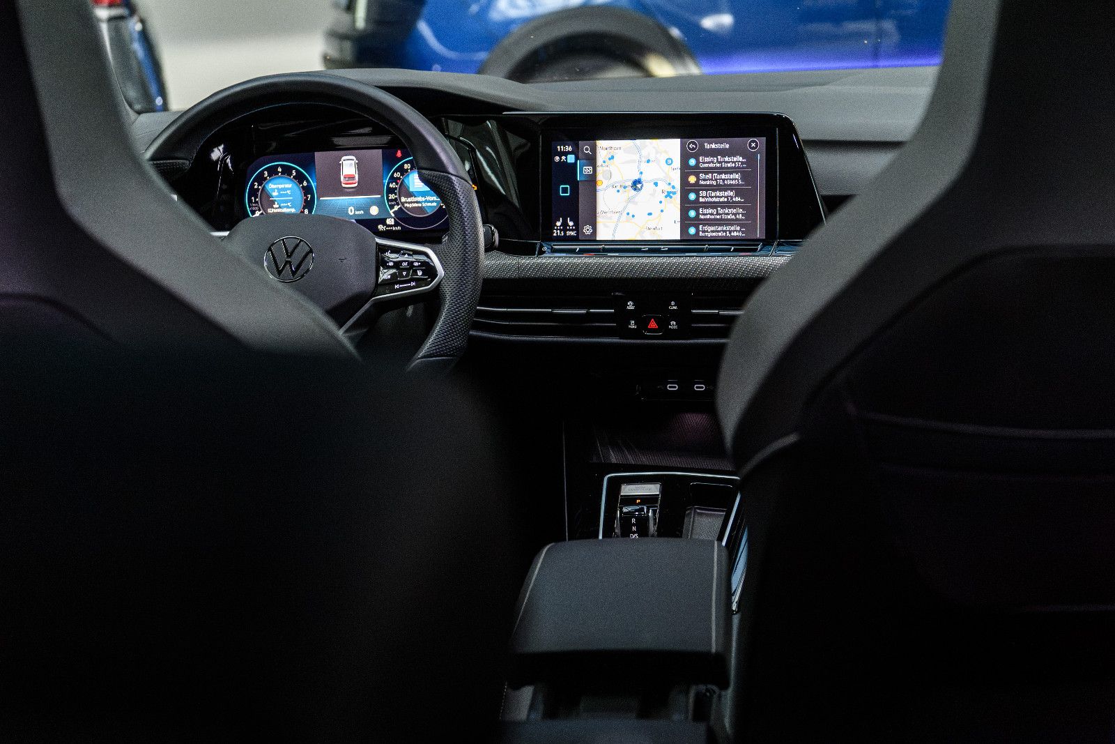 Fahrzeugabbildung Volkswagen Golf Variant R-Line eTSI DSG+AHK+Kamera+Pano