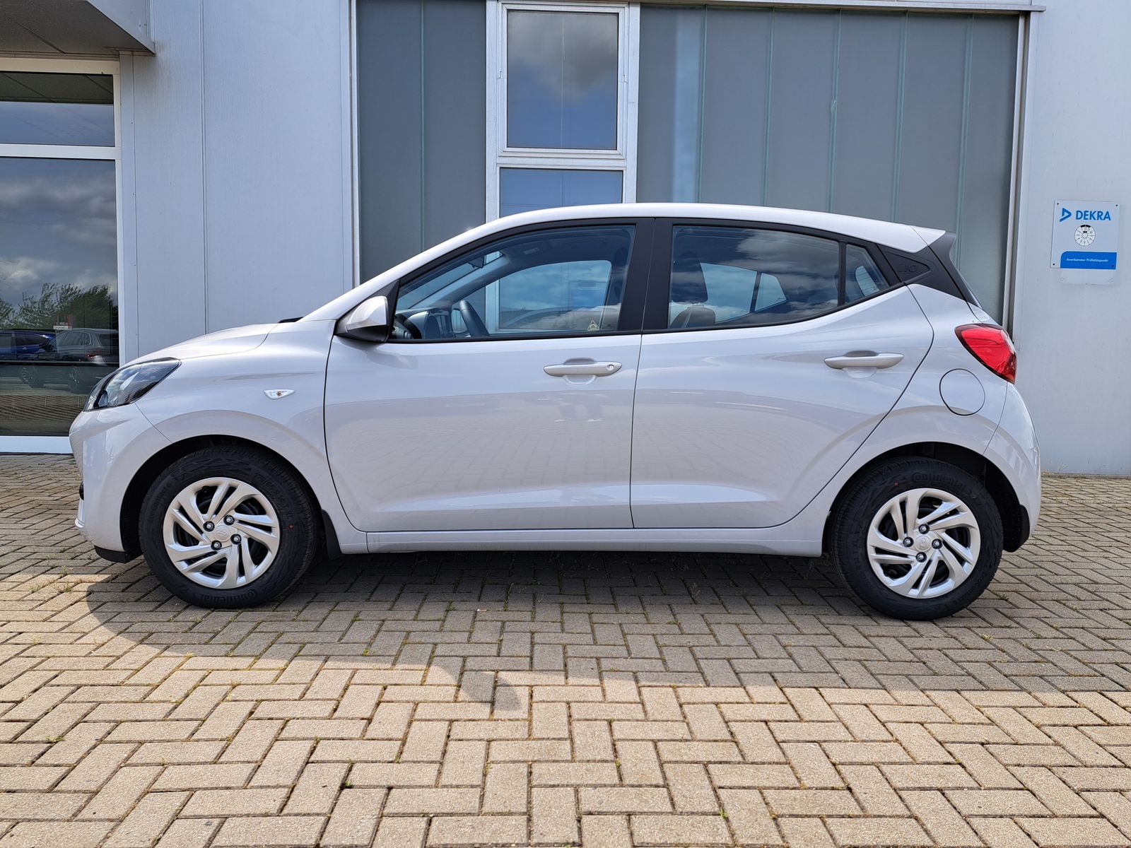 Fahrzeugabbildung Hyundai i10 1.0 MODELL 2025 NAVI WINTERPAKET KAMERA DAB