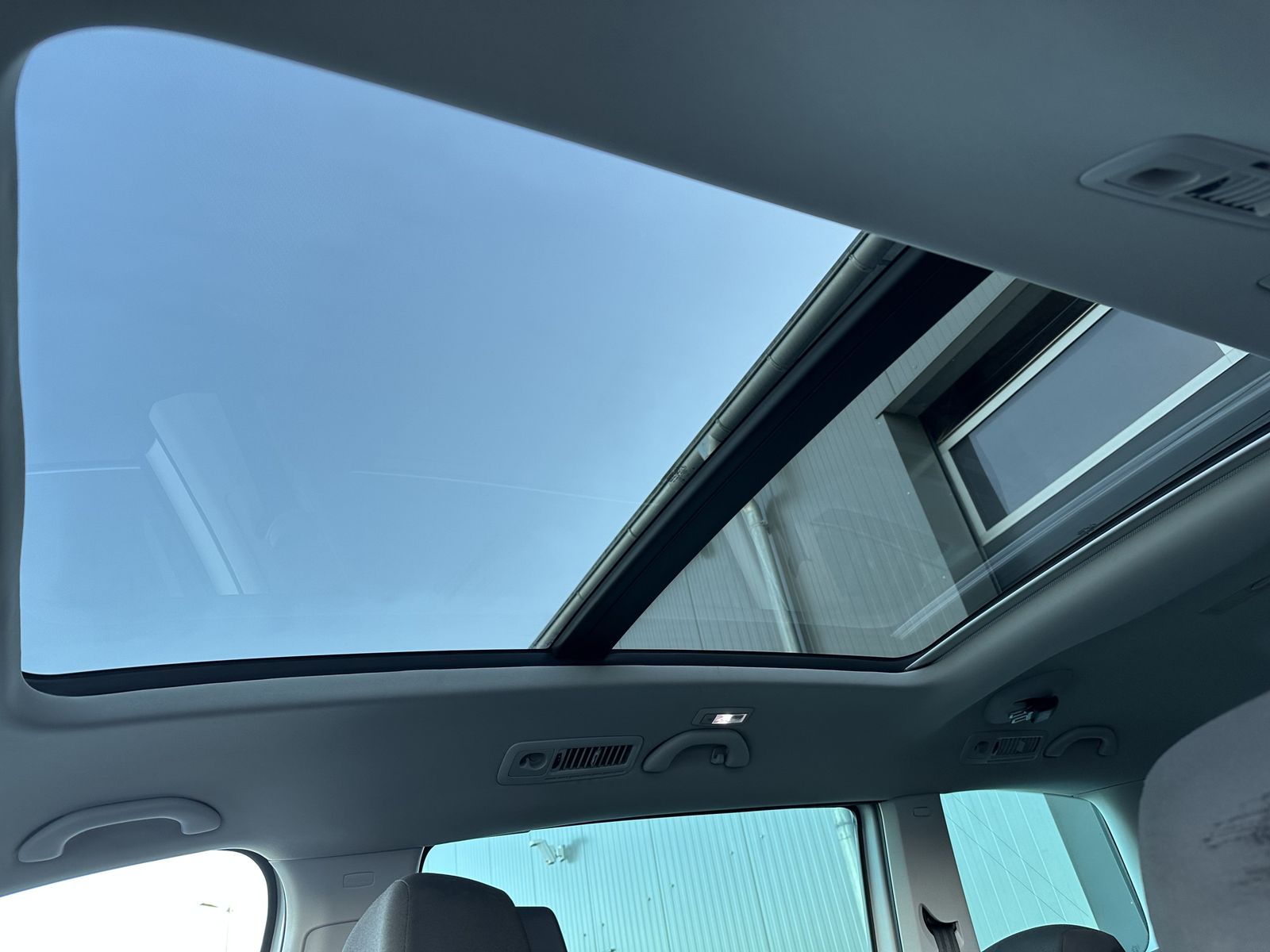 Fahrzeugabbildung SEAT Alhambra 1.4 TSI Style 7-Sitzer NAV+XEN+PANO+KAM