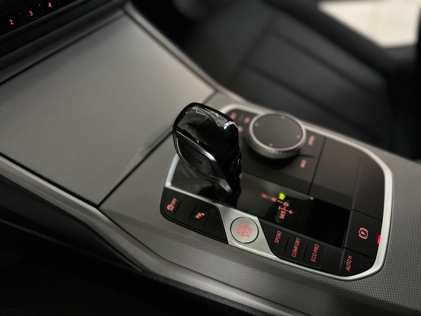 Fahrzeugabbildung BMW 320d HUD DAB Laser Komfort Alarm Fernlichtassist