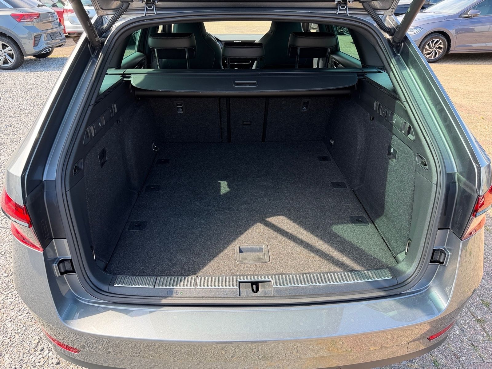 Skoda Superb Combi 2.0 TDI DSG SPORTLINE +AHK +MATRIX foto 17