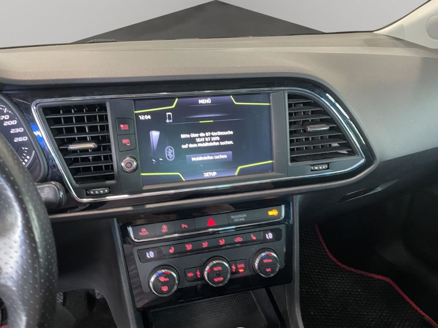 Fahrzeugabbildung SEAT Leon FR PANORAMADACH PDC Navi Tempomat