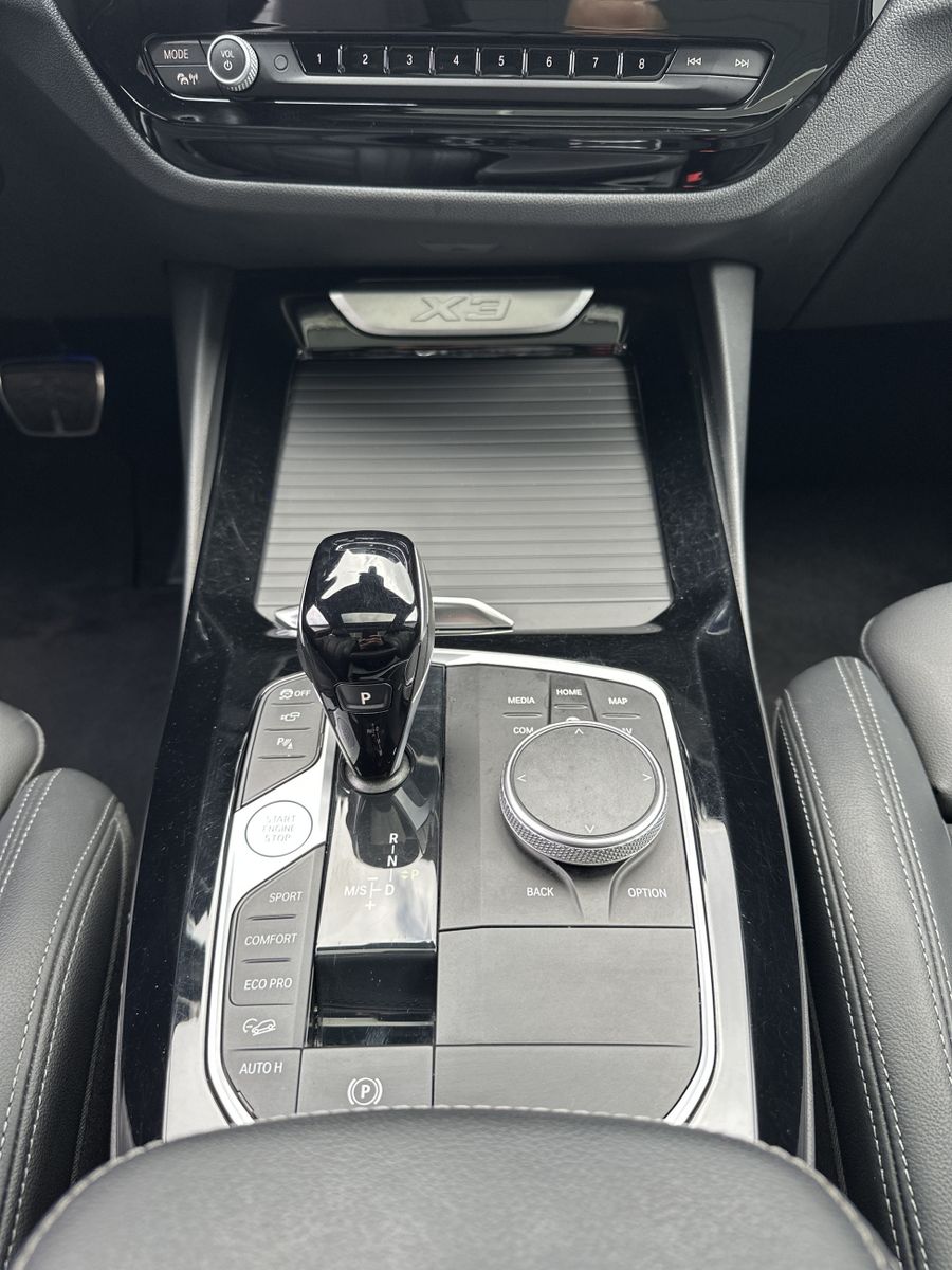 Fahrzeugabbildung BMW X3 xDrive30d M-Sport NAV+LASER+KAM+PANO+HUD+AHK