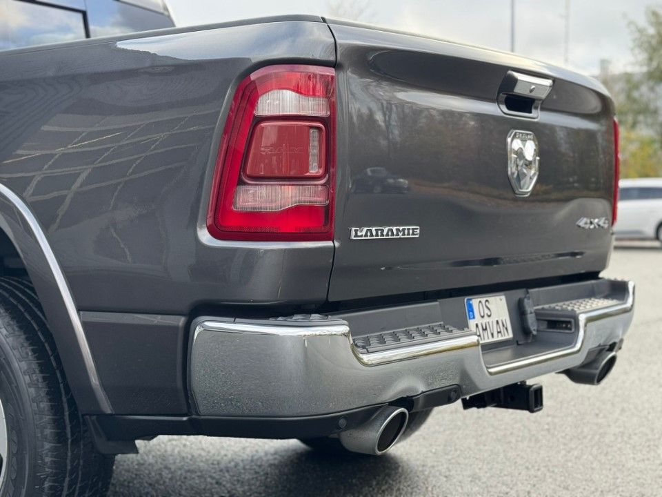 Fahrzeugabbildung Dodge RAM1500 CrewCab Laramie 5.7 HEMI 4x4 Pano