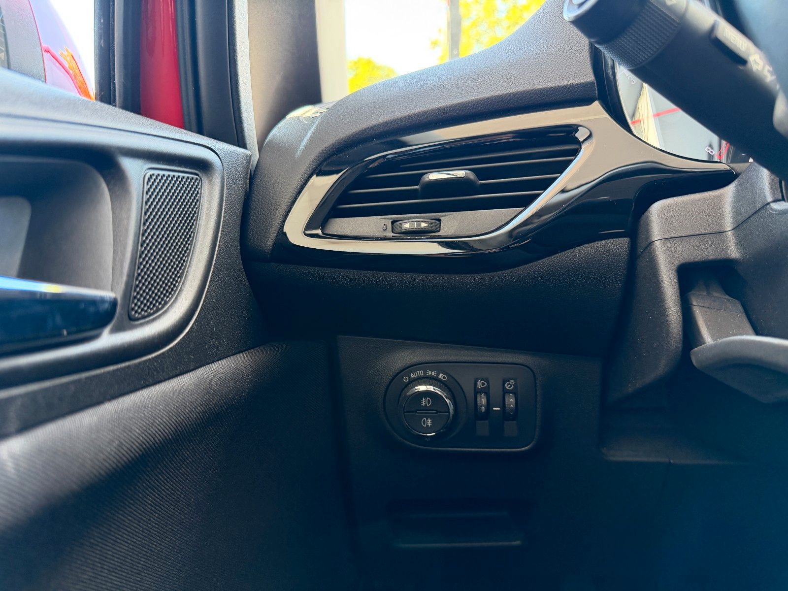Fahrzeugabbildung Opel Corsa E Drive 90PS PDC/SHZ/LMR!