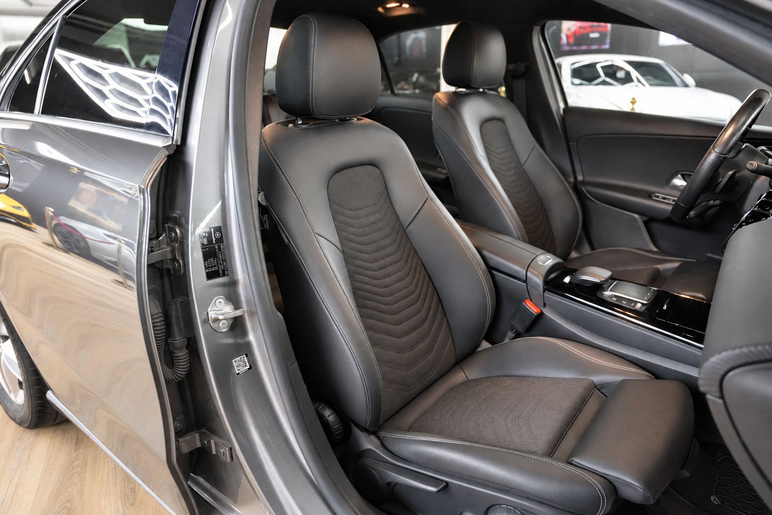 Fahrzeugabbildung Mercedes-Benz A 180 A 180 d Limousine *LED*SHZ*Navigation*ACC*