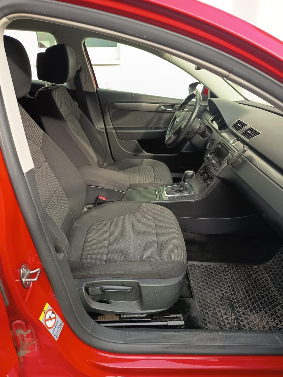 Volkswagen Passat 2012 — photo 13