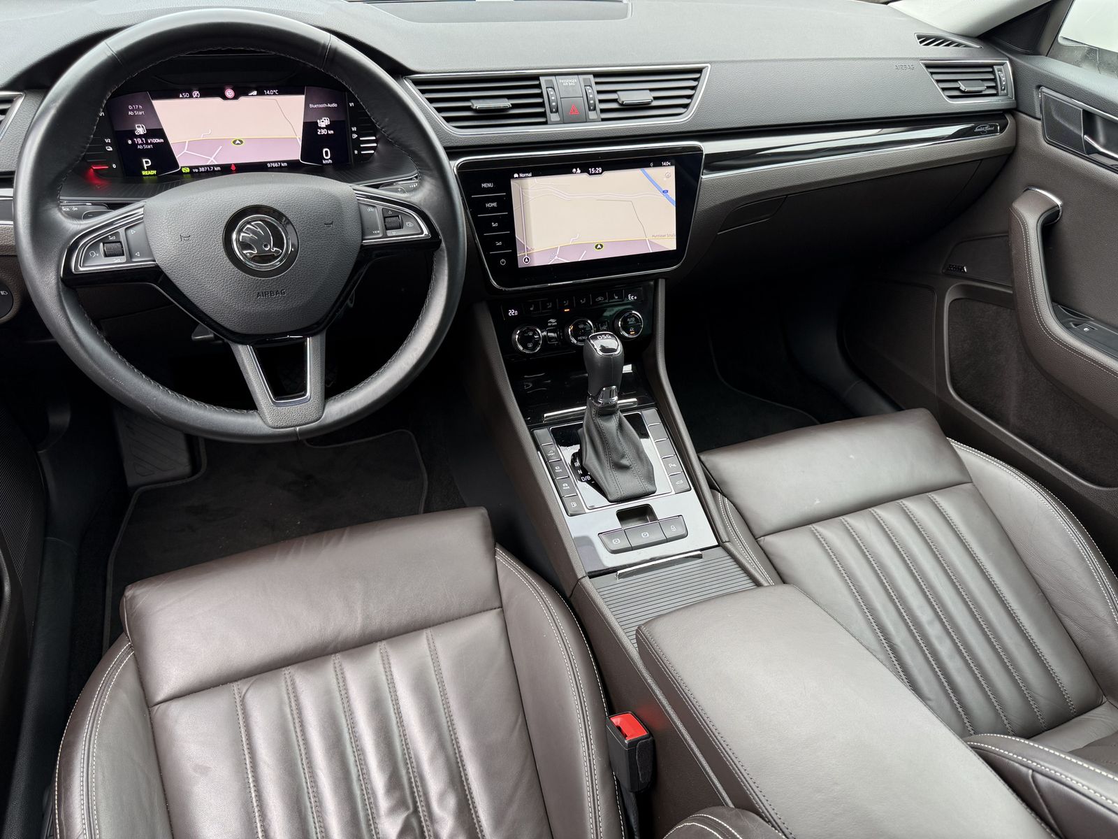 Fahrzeugabbildung SKODA Superb Combi 1.4 TSI iV L&K NAV+LED+KAMERA+VCOCK