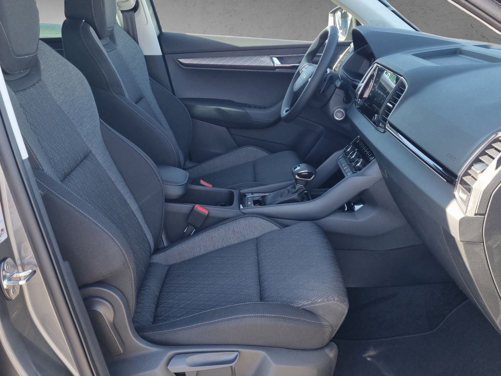 Fahrzeugabbildung SKODA Karoq Balance 1,5TSI Garantie +3 Fahrassi