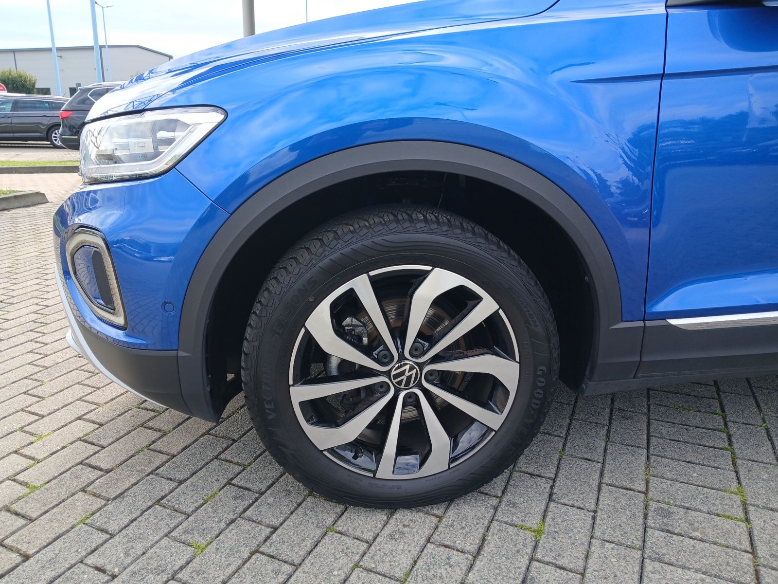 Fahrzeugabbildung Volkswagen T-Roc TSI Style Matrix AHK Kamera ACC Keyless Na