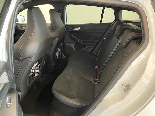 Fahrzeugabbildung Ford Focus Turnier ST X 2.3 HeadUP Navi B&O Kamera