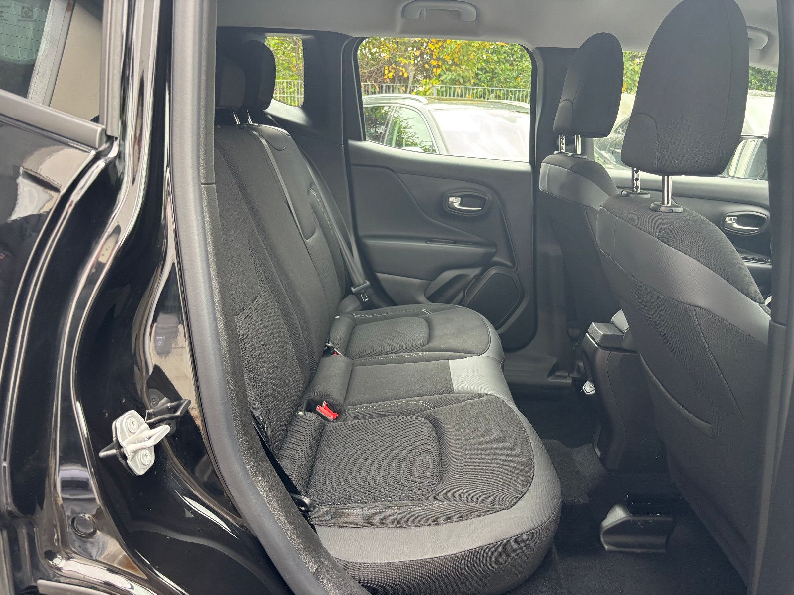 Fahrzeugabbildung Jeep Renegade Longitude//AMBIENTE/APPLE