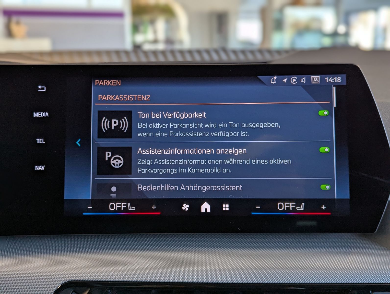 BMW 218 Active Tourer i Panorama Sport-Sitze AHK - Image 29