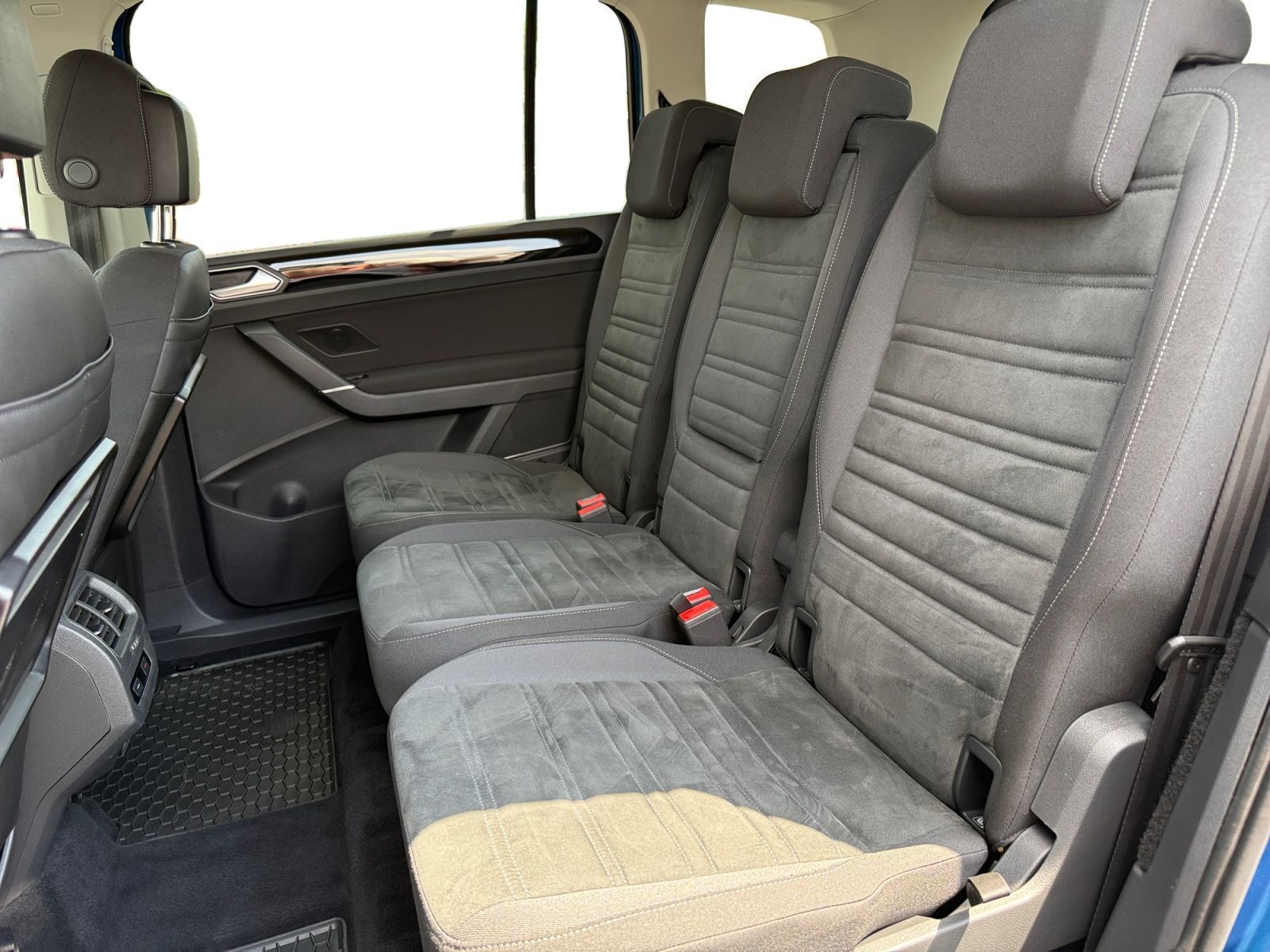 Fahrzeugabbildung Volkswagen Touran 1.4 TSI Highline R-LINE KAMERA ACC