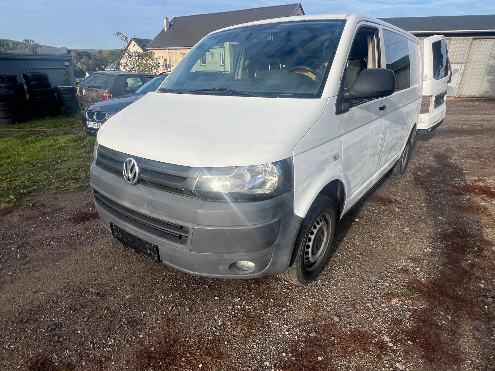 Volkswagen Transporter 2012 — rear view