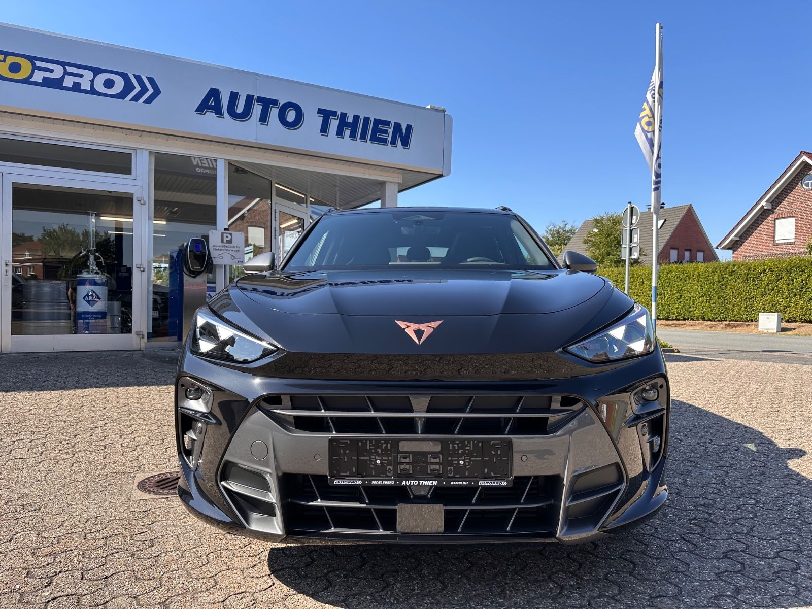 Fahrzeugabbildung CUPRA Terramar VZ 2.0 TSI 4Dr. DSG MATRIX/Pano/ACC/AHK