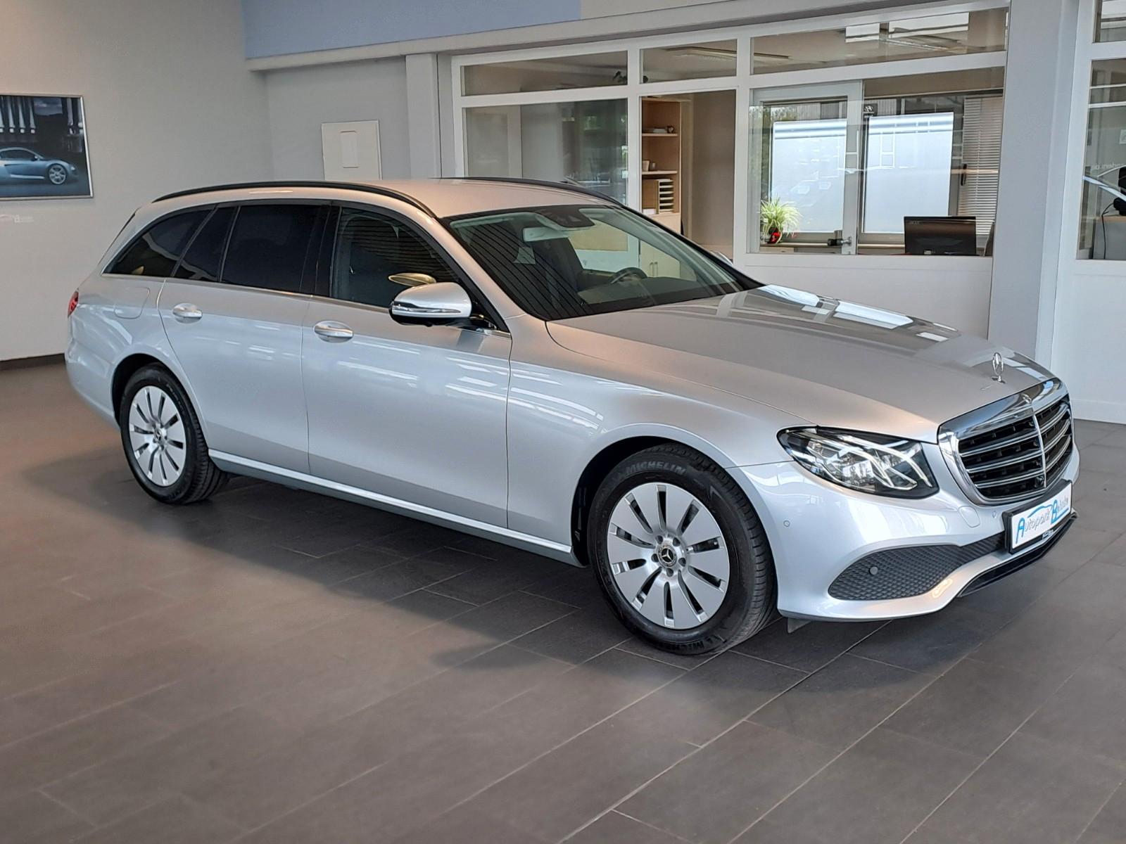 Mercedes-Benz E 220 4Matic Aut*LED*360°KAM*COMAND*Sitzhz.