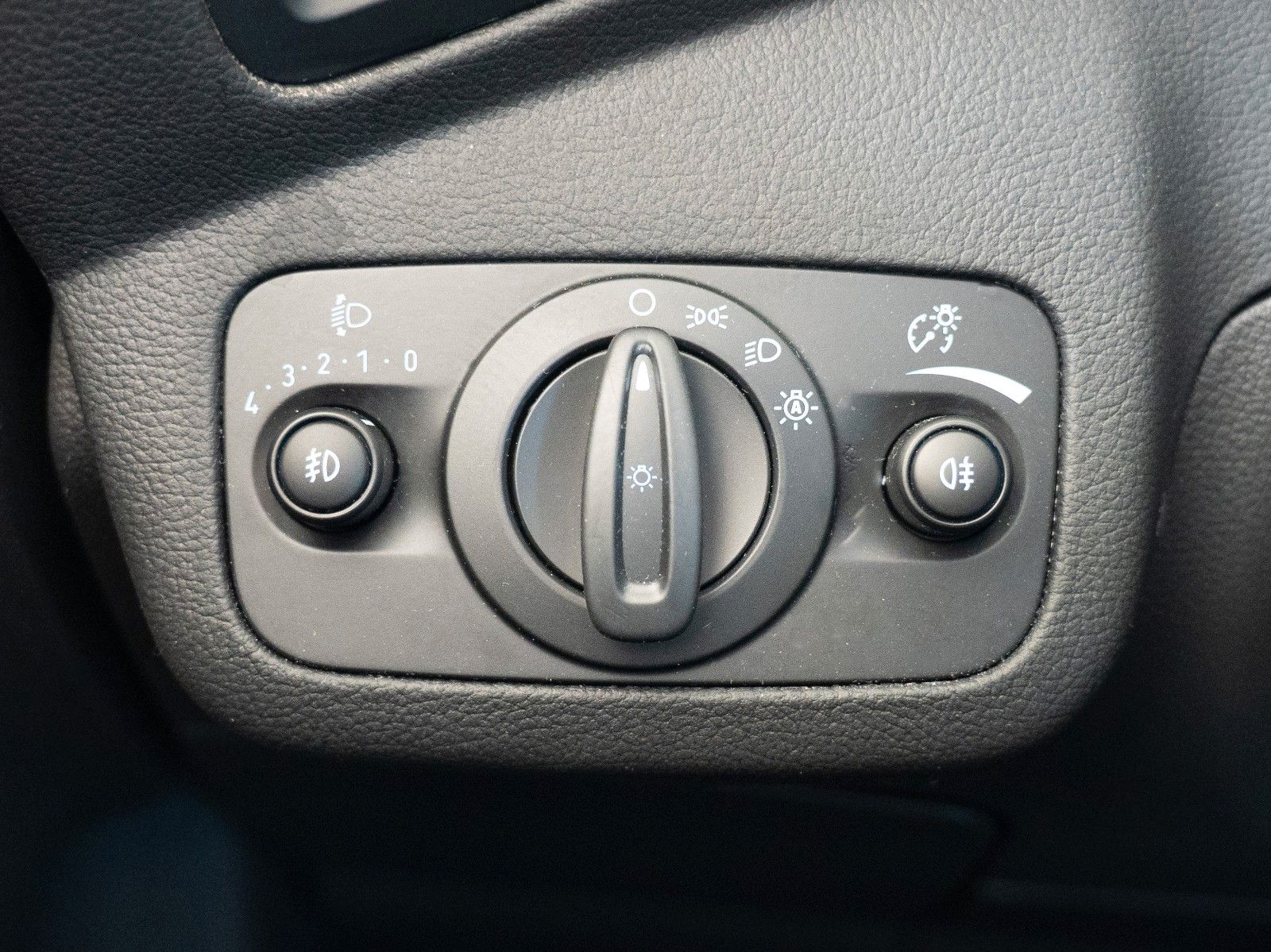 Fahrzeugabbildung Ford Grand C-Max Grand Titanium NAVI/PDC V+H/KLIMA