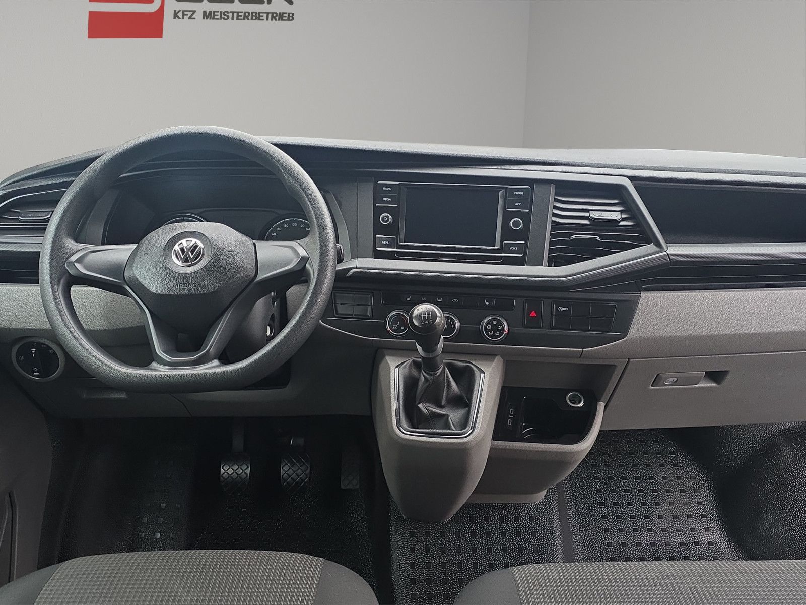 Fahrzeugabbildung Volkswagen T6 Transporter Kombi Lang 9-Sitze Tempomat SHZ