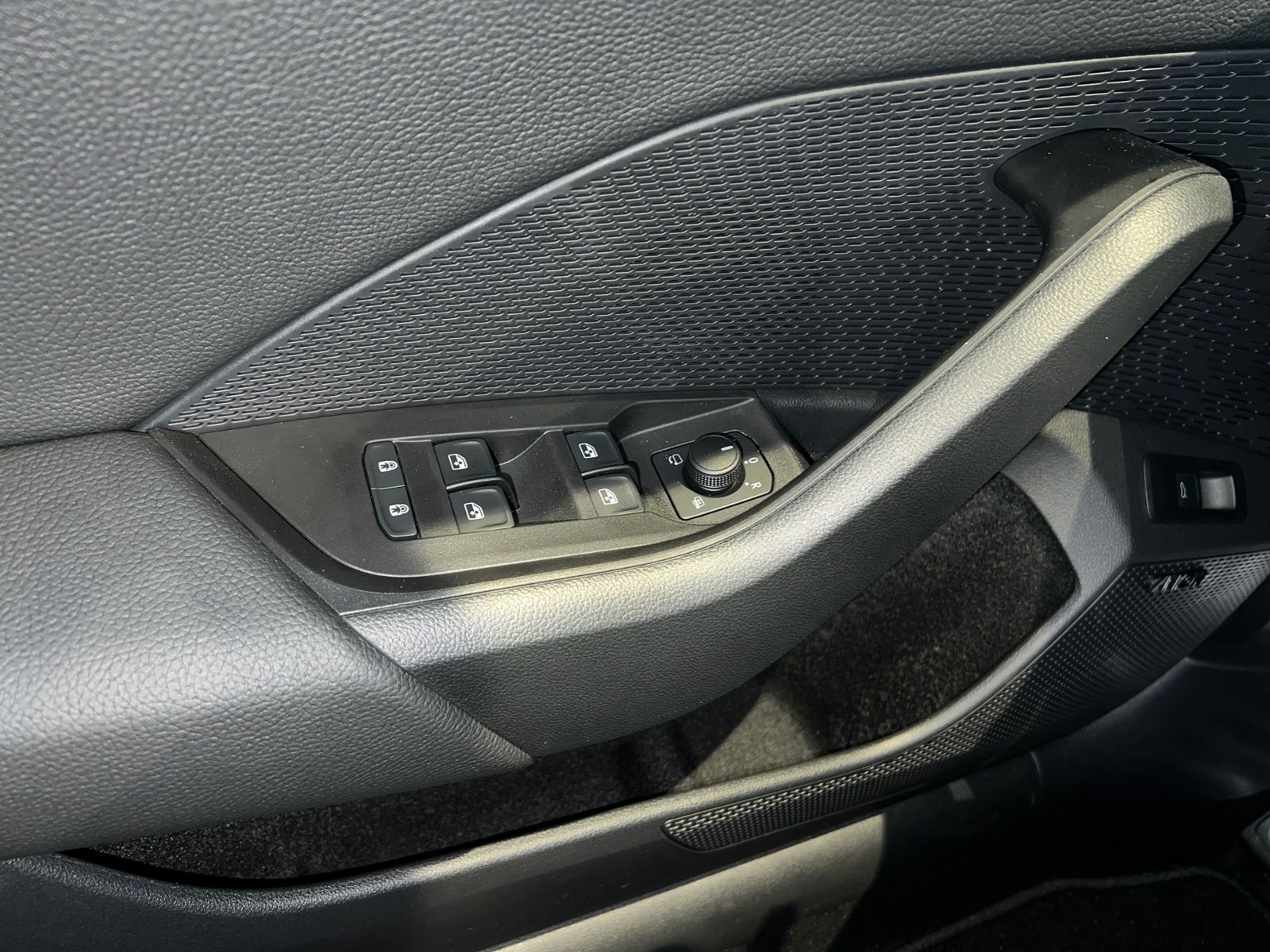 Fahrzeugabbildung SKODA Octavia Combi RS 2.0 TSI DSG *Panorama, AHK, Ind