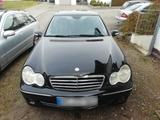 Mercedes-Benz Mercedes Benz C 230 W 203 - Mercedes-Benz C 230 mit Benzin-Antrieb: Limousine, Schaltgetriebe