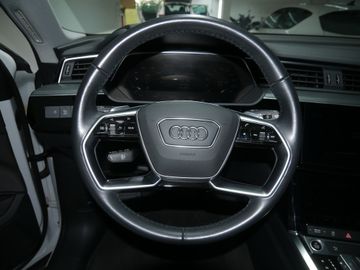 Audi Q8 e-tron - 11