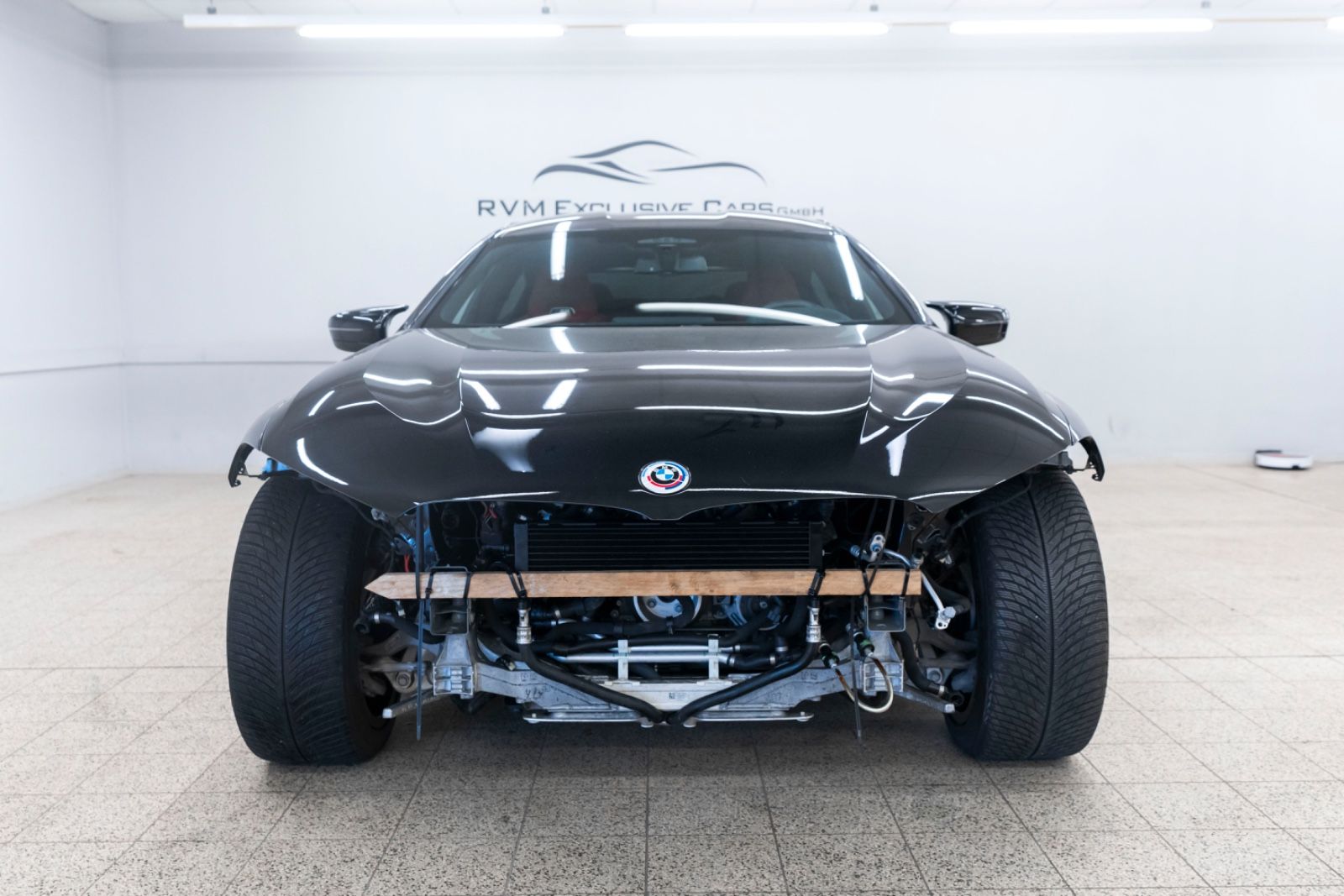 Fahrzeugabbildung BMW M8 Competition GC Head Up B&W