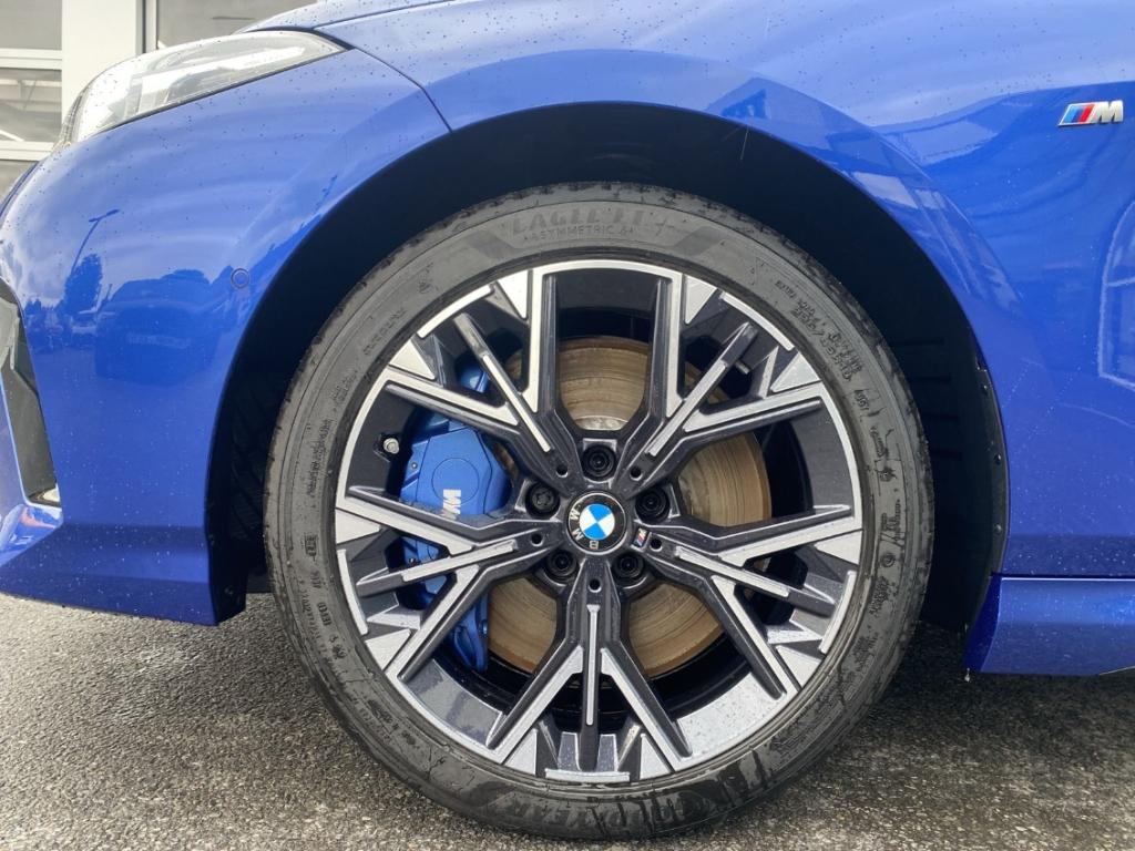 BMW M135 xDrive Panoramadach/IconicGlow/HeadUp/LiveC