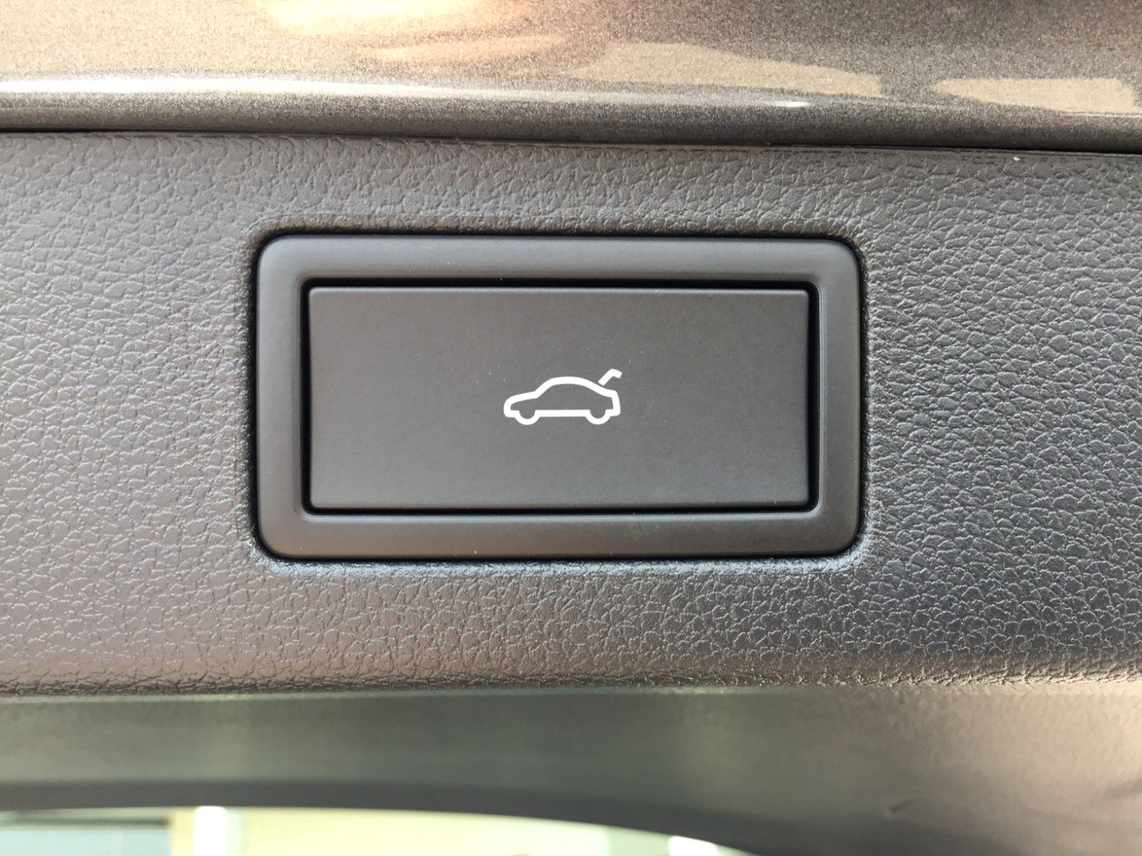 Fahrzeugabbildung SKODA Kamiq 1.5 TSI DSG Monte Carlo+AHK+Navi+Kamera