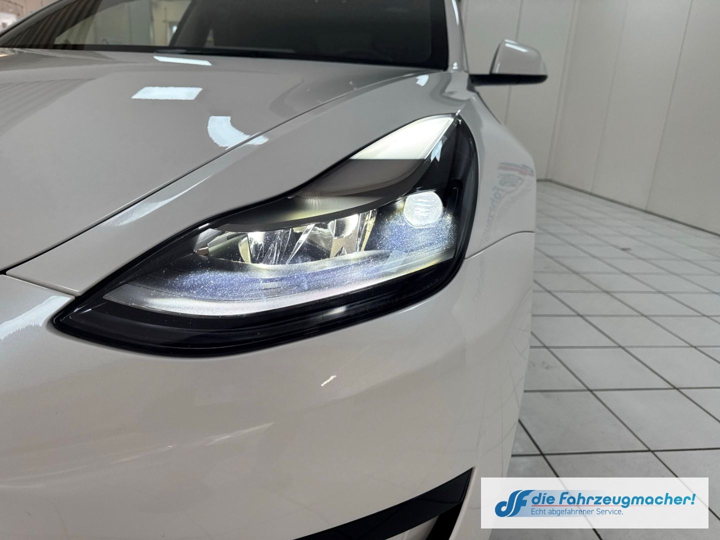 Fahrzeugabbildung Tesla Model 3 Basis RWD Soundsystem ACC El. Heckklappe
